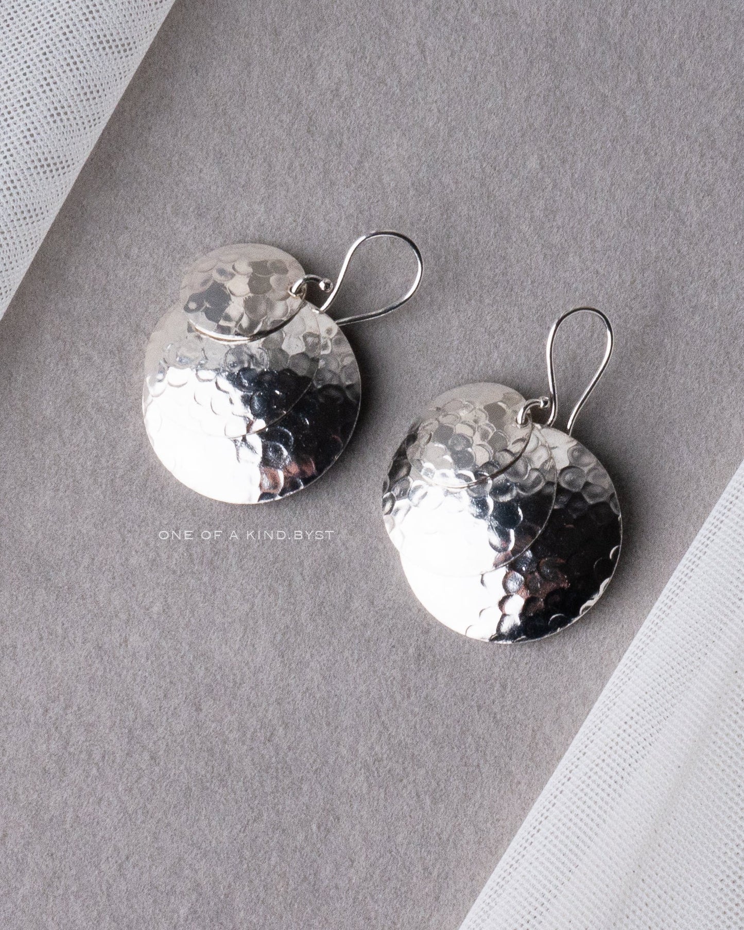 KSE24 カレンシルバー ピアス<ハンマード 3重ラウンド>