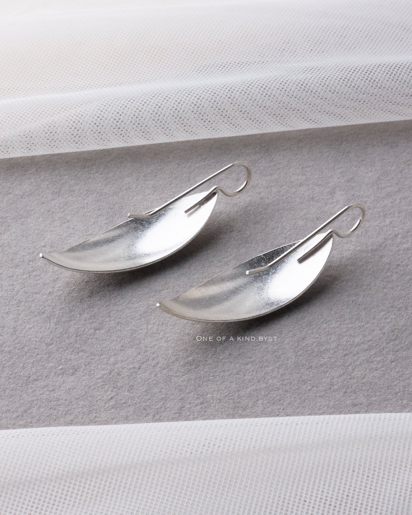KSE16 カレンシルバー ピアス<リーフフック Bタイプ>