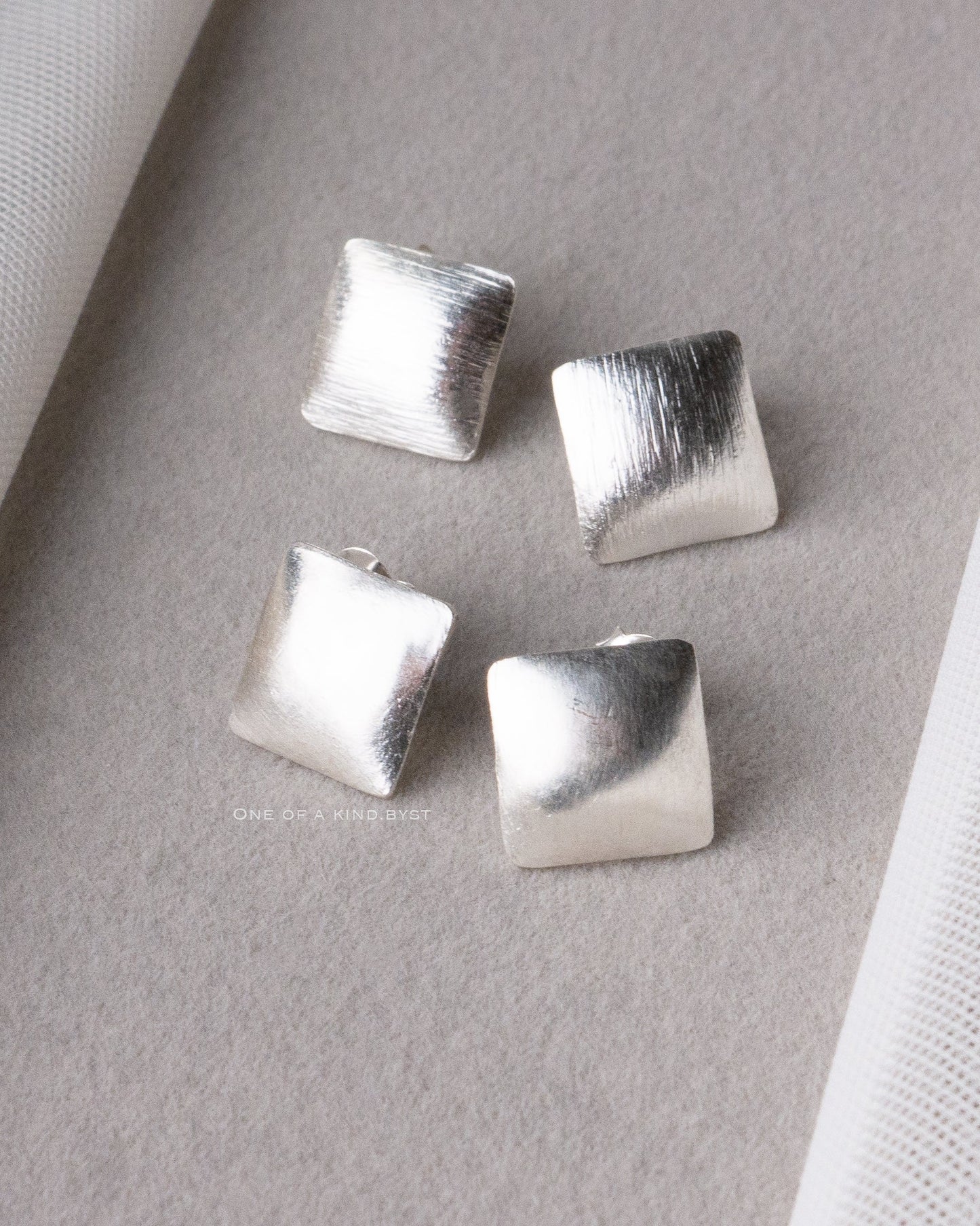 KSE12 カレンシルバー ピアス<スクエアスタッド>