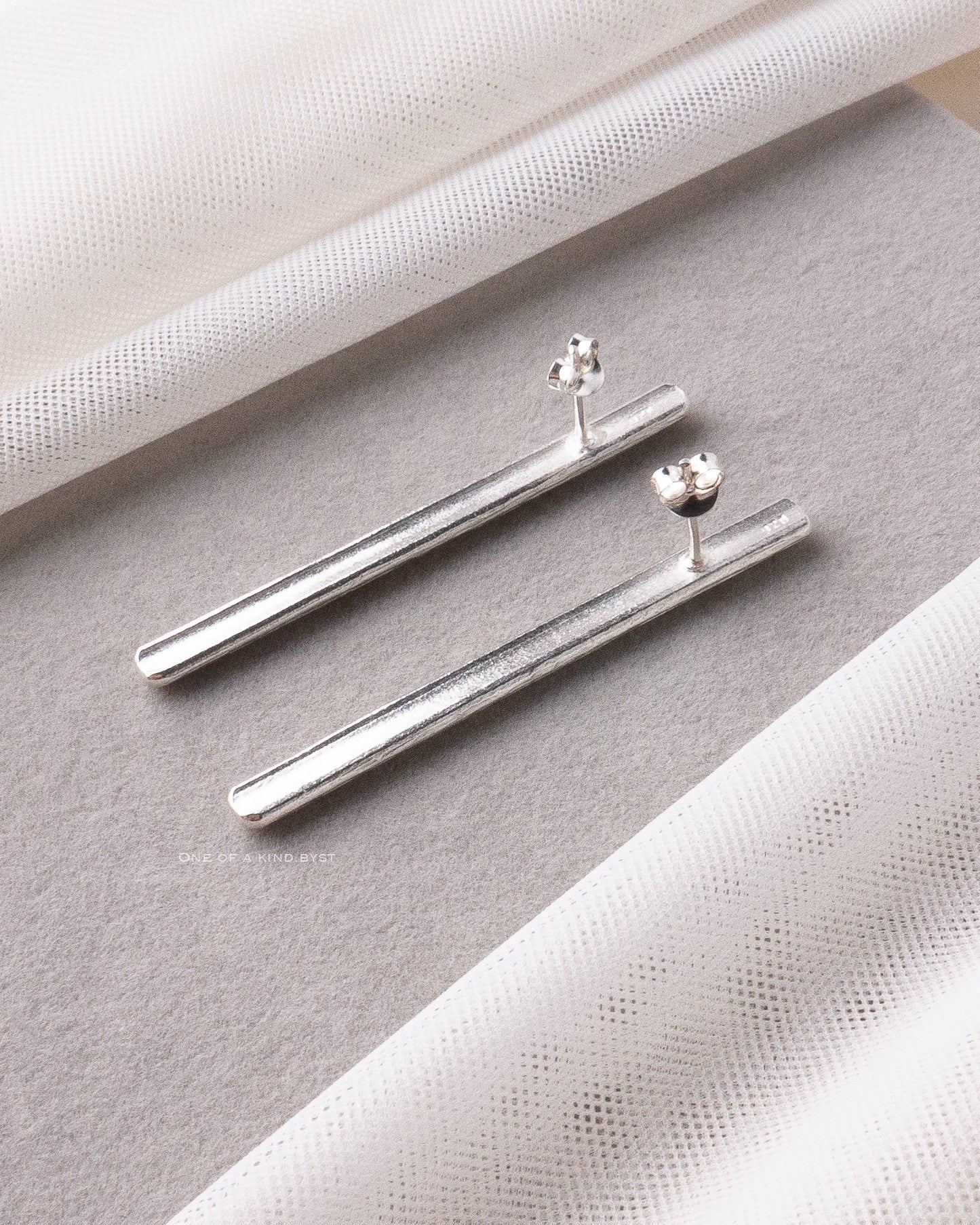 KSE22 カレンシルバー ピアス<ロングバー>