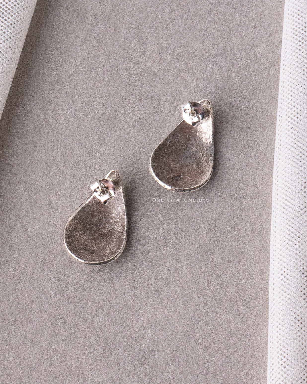 KSE35 カレンシルバー ピアス<シェルスタッド>