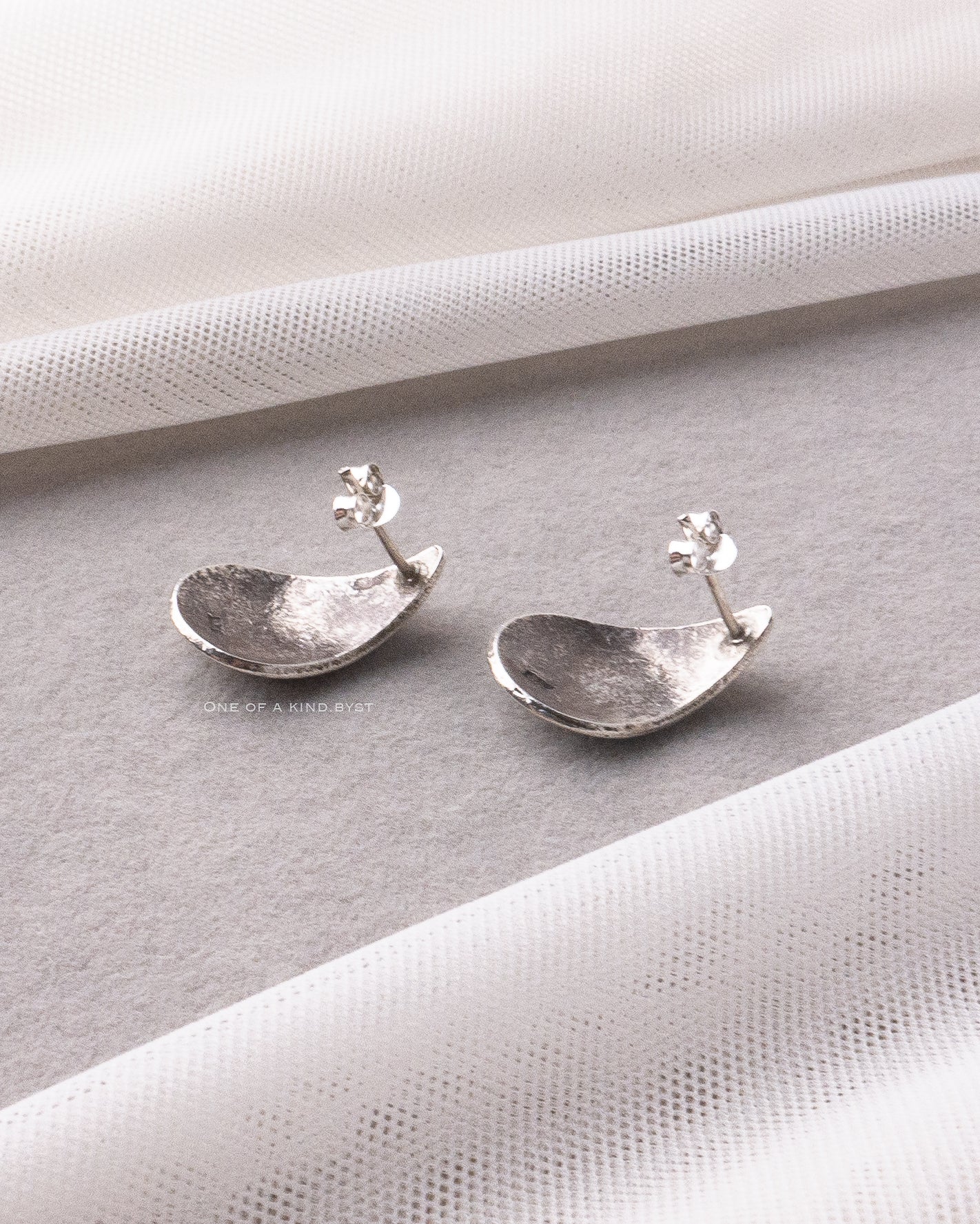 KSE35 カレンシルバー ピアス<シェルスタッド>