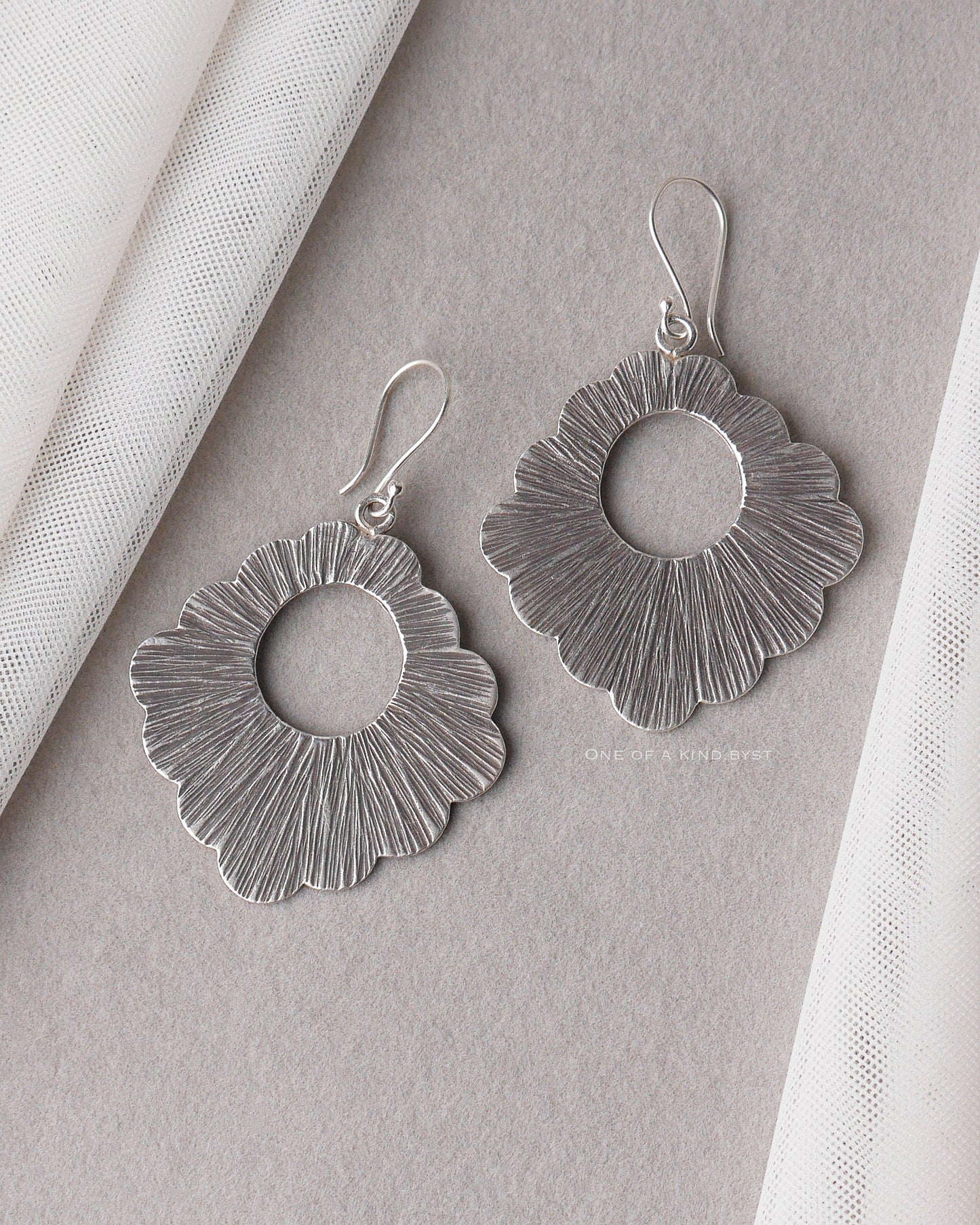 KSE38 カレンシルバー ピアス<wavy ダイヤ>