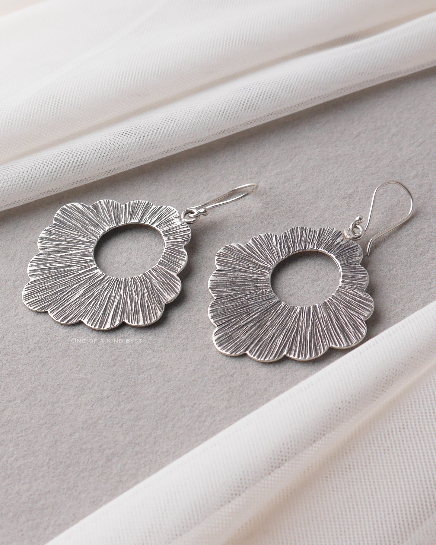 KSE38 カレンシルバー ピアス<wavy ダイヤ>