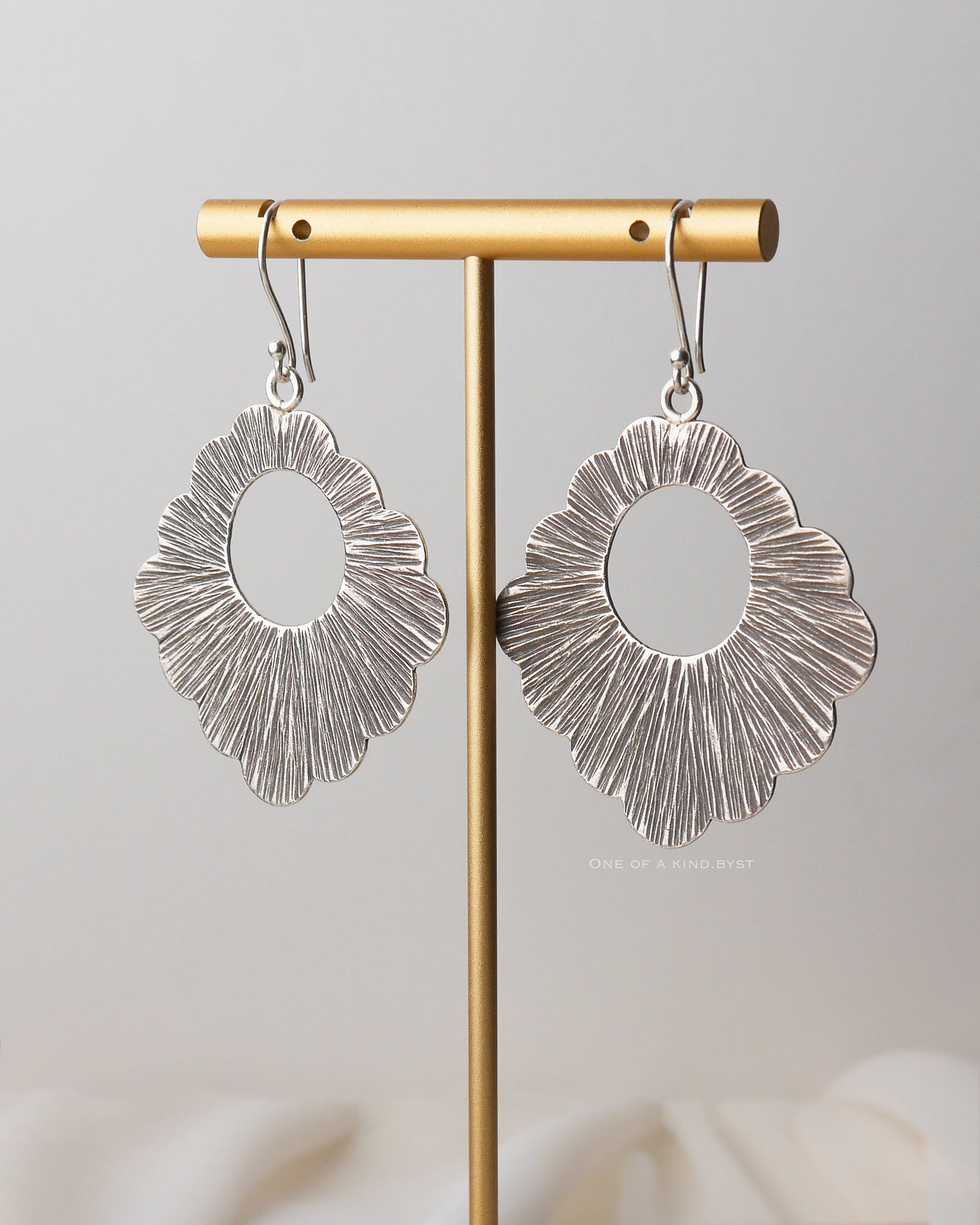 KSE38 カレンシルバー ピアス<wavy ダイヤ>