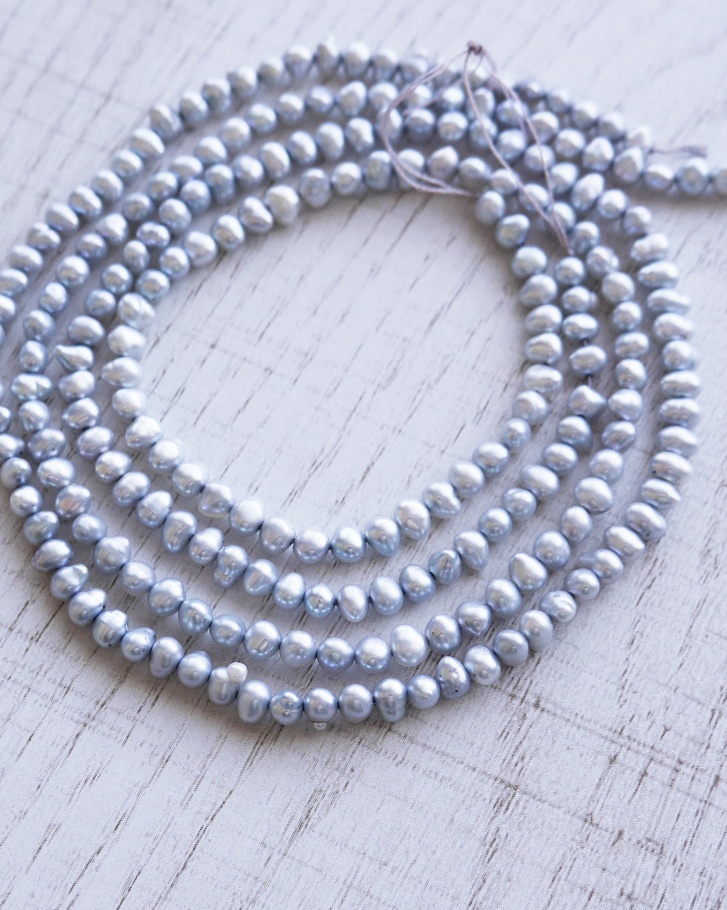 淡水パール 染色ライトブルー 小粒バロック 1連