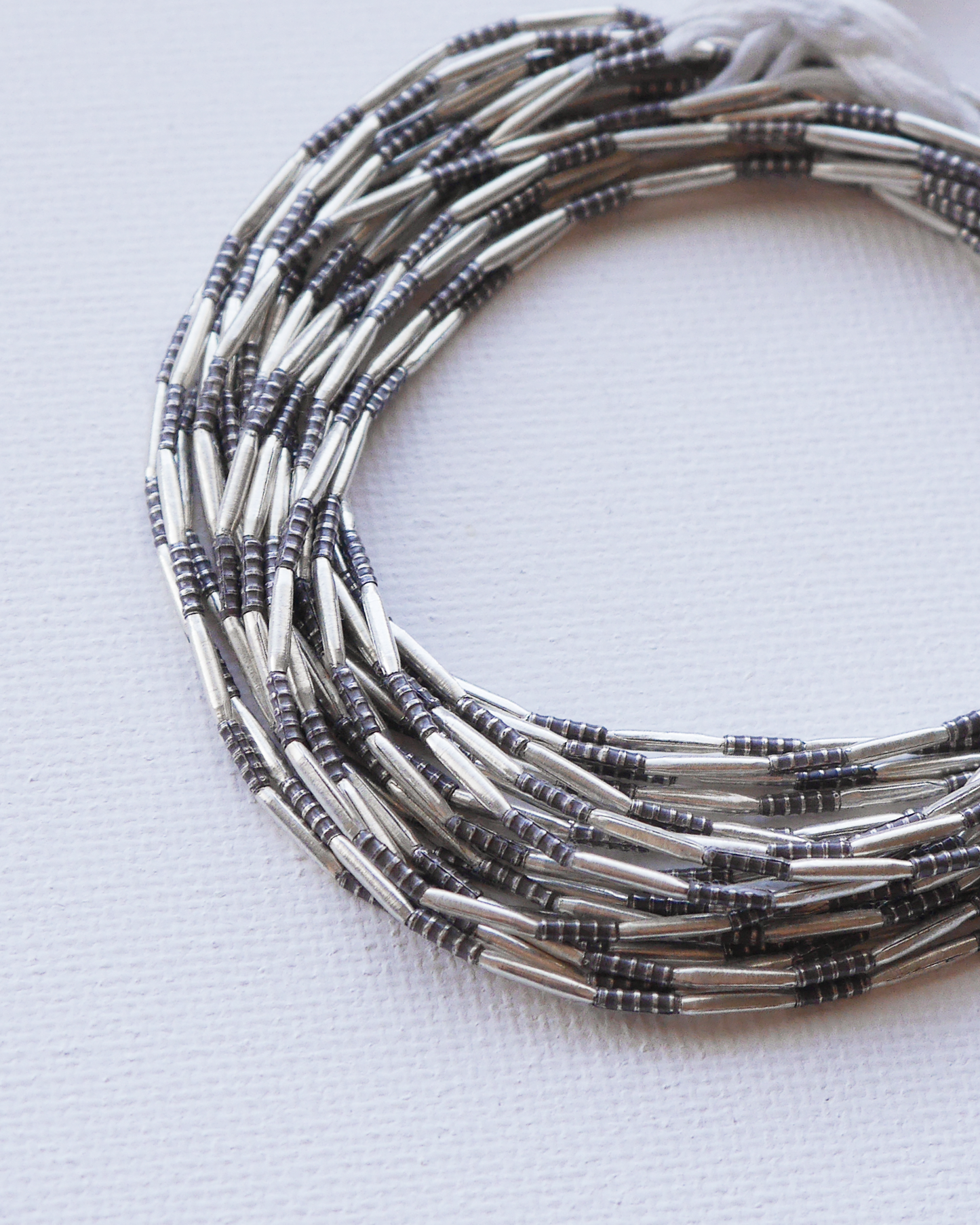 KSB143 カレンシルバー ビーズ テクスチャーチューブBlack 1連