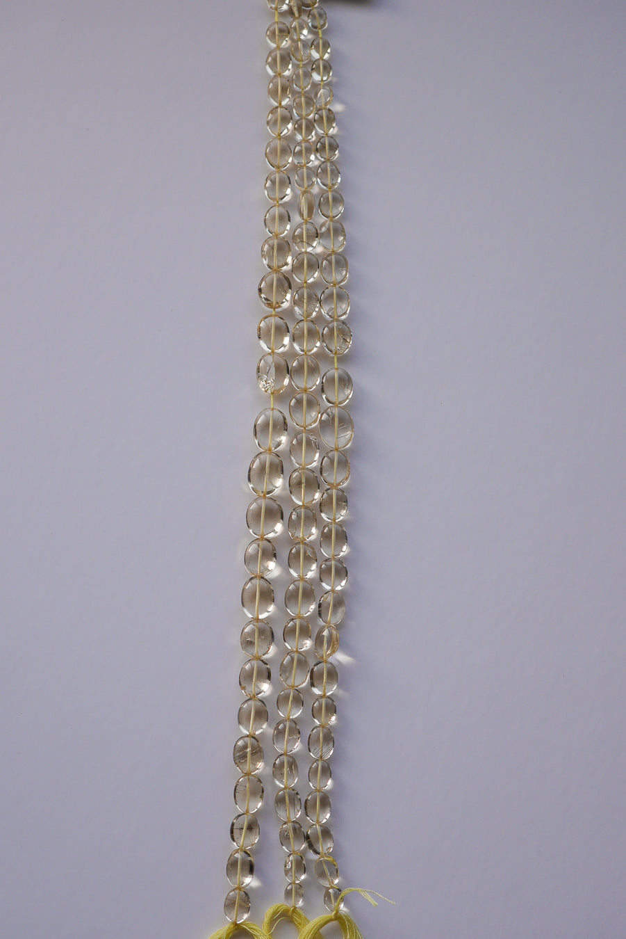 宝石質 スキャポライト スムースオーバル カラーレスライトシャンパン 1連