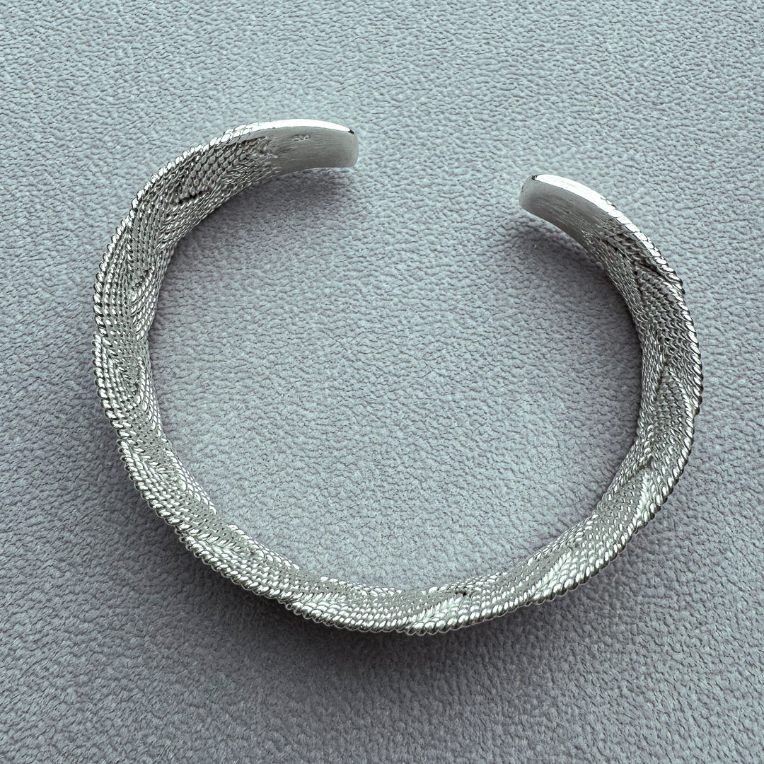 一点のみ KSBA8 カレンシルバー White 編上げバングル