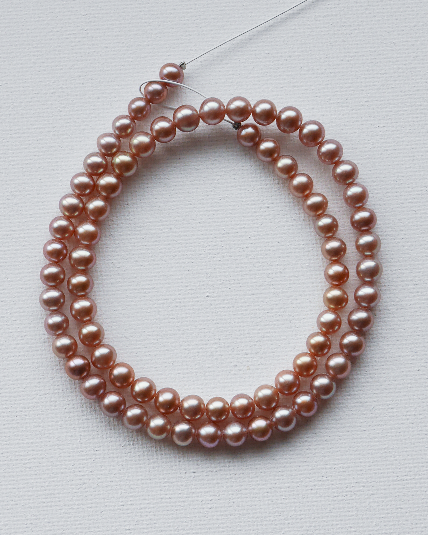 淡水パール  ナチュラルカラー セミラウンド/ポテト 高光沢　1連