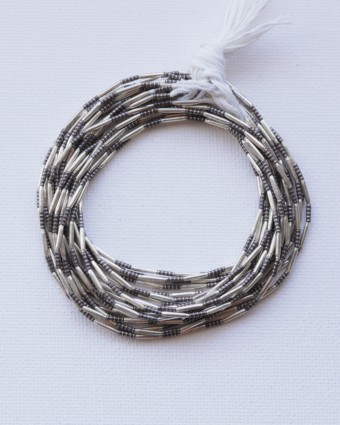 KSB143	カレンシルバー ビーズ テクスチャーチューブBlack 1連