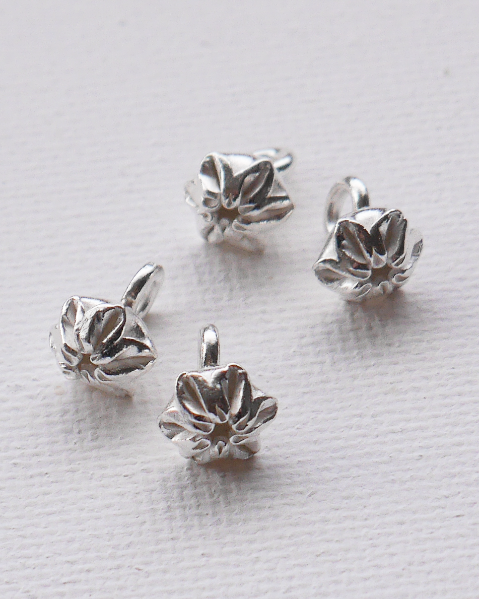 KSB131	カレンシルバー ビーズ ギャザーフラワー下向きチャーム 4Pcs