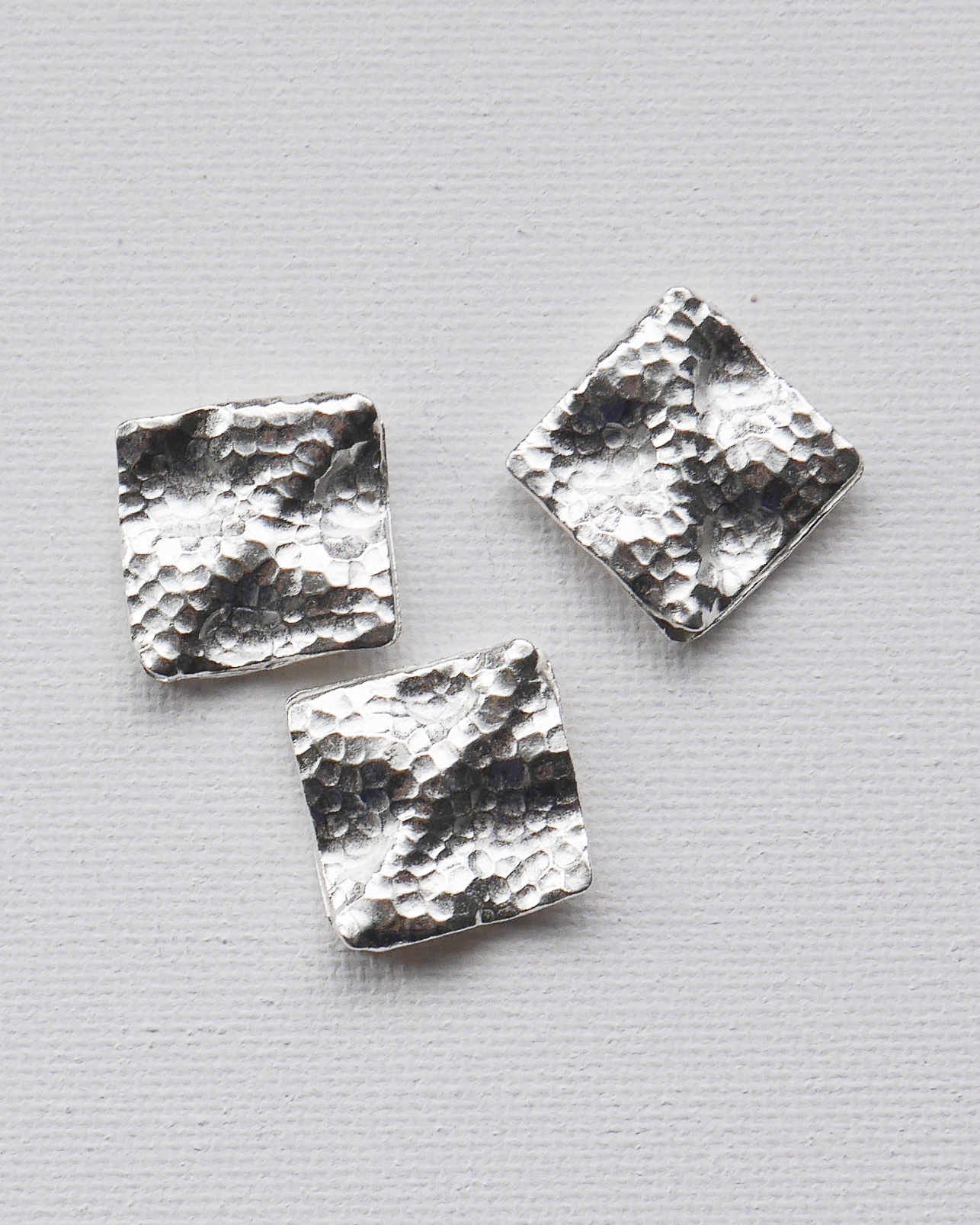 KSB128　カレンシルバー ビーズ フラットテクスチャーダイヤスクエア 1Pcs