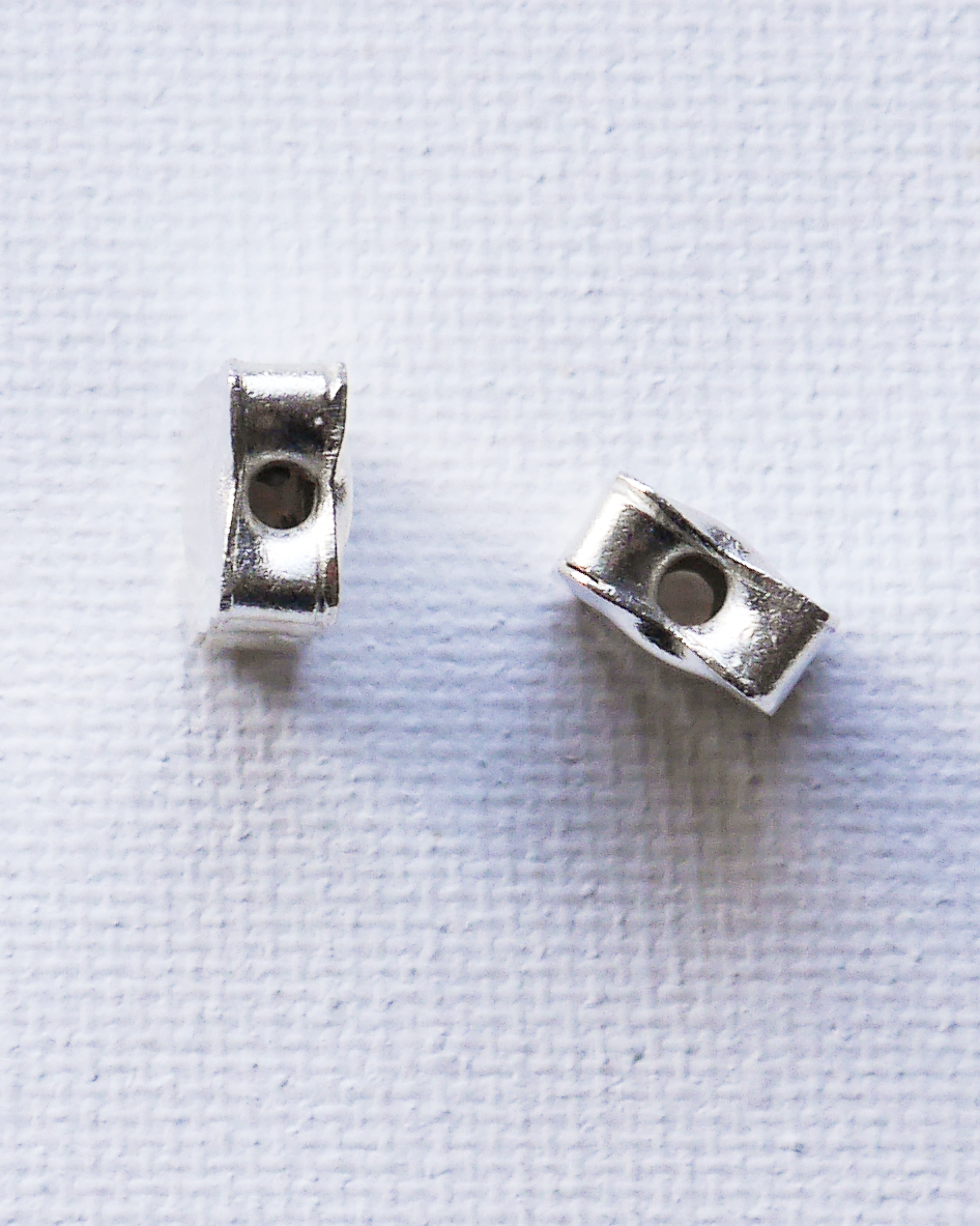 KSB120	カレンシルバー ビーズ フラットレクタングルビーズ　2Pcs