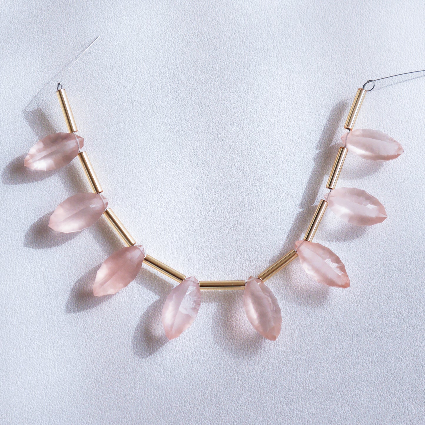 宝石質 ローズクォーツ コンケーブカット マーキス　1連