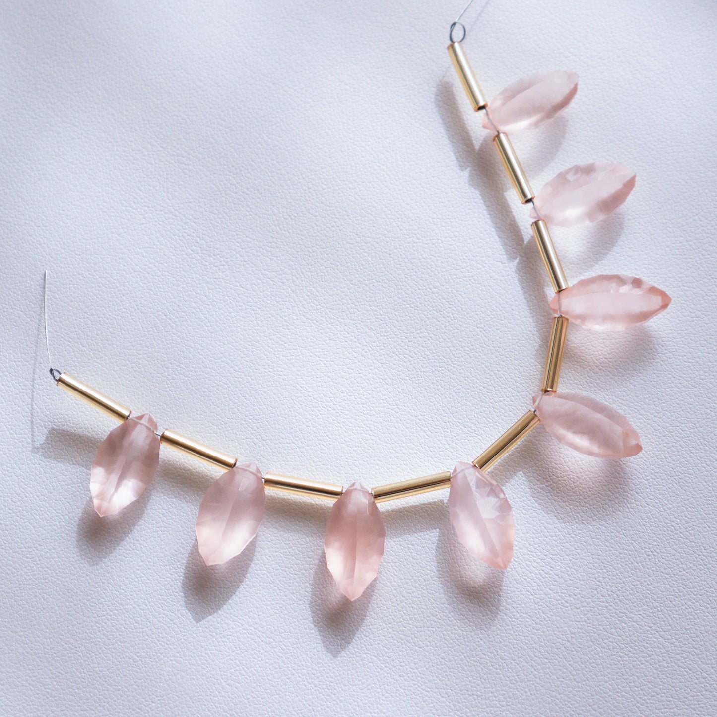 宝石質 ローズクォーツ コンケーブカット マーキス　1連