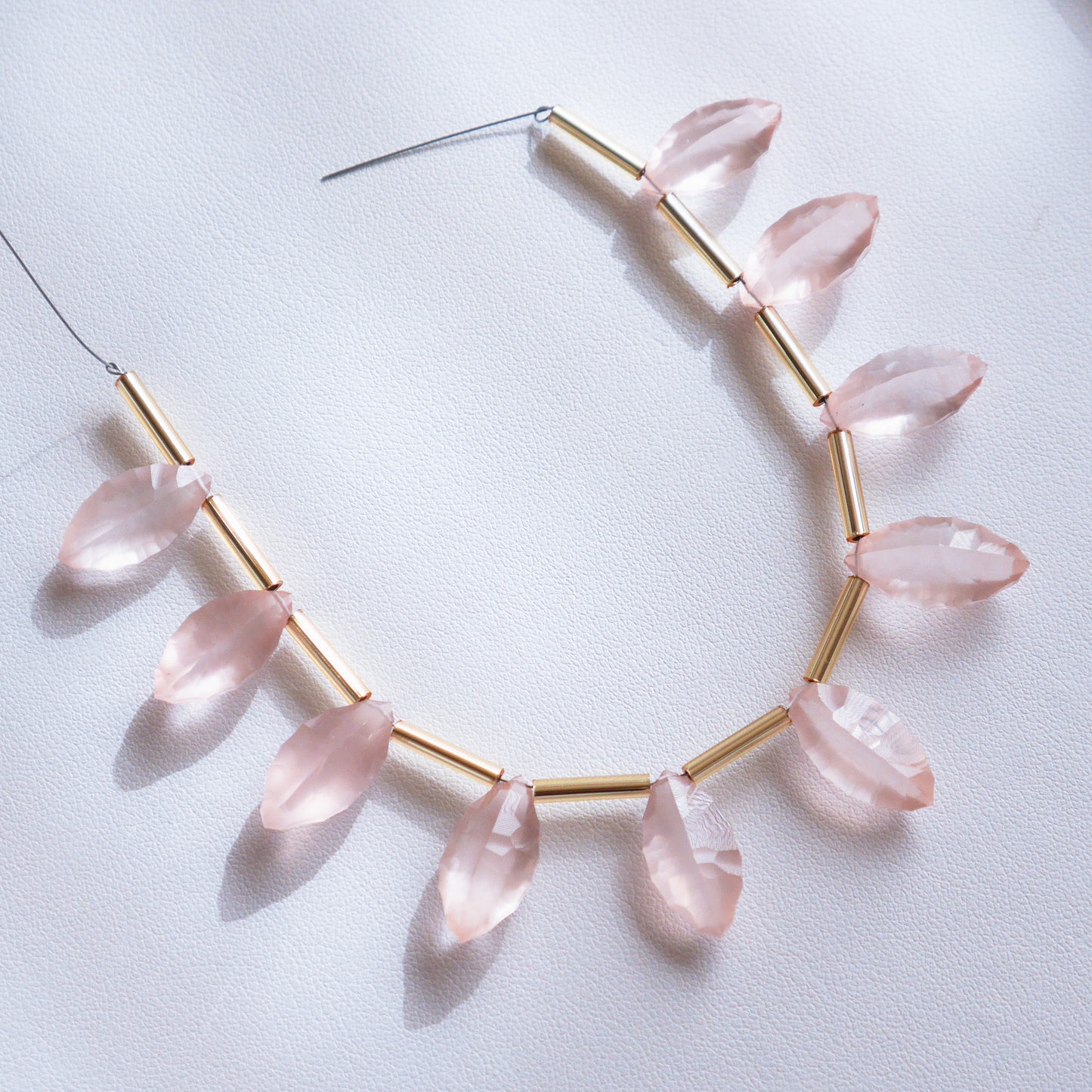 宝石質 ローズクォーツ コンケーブカット マーキス　1連