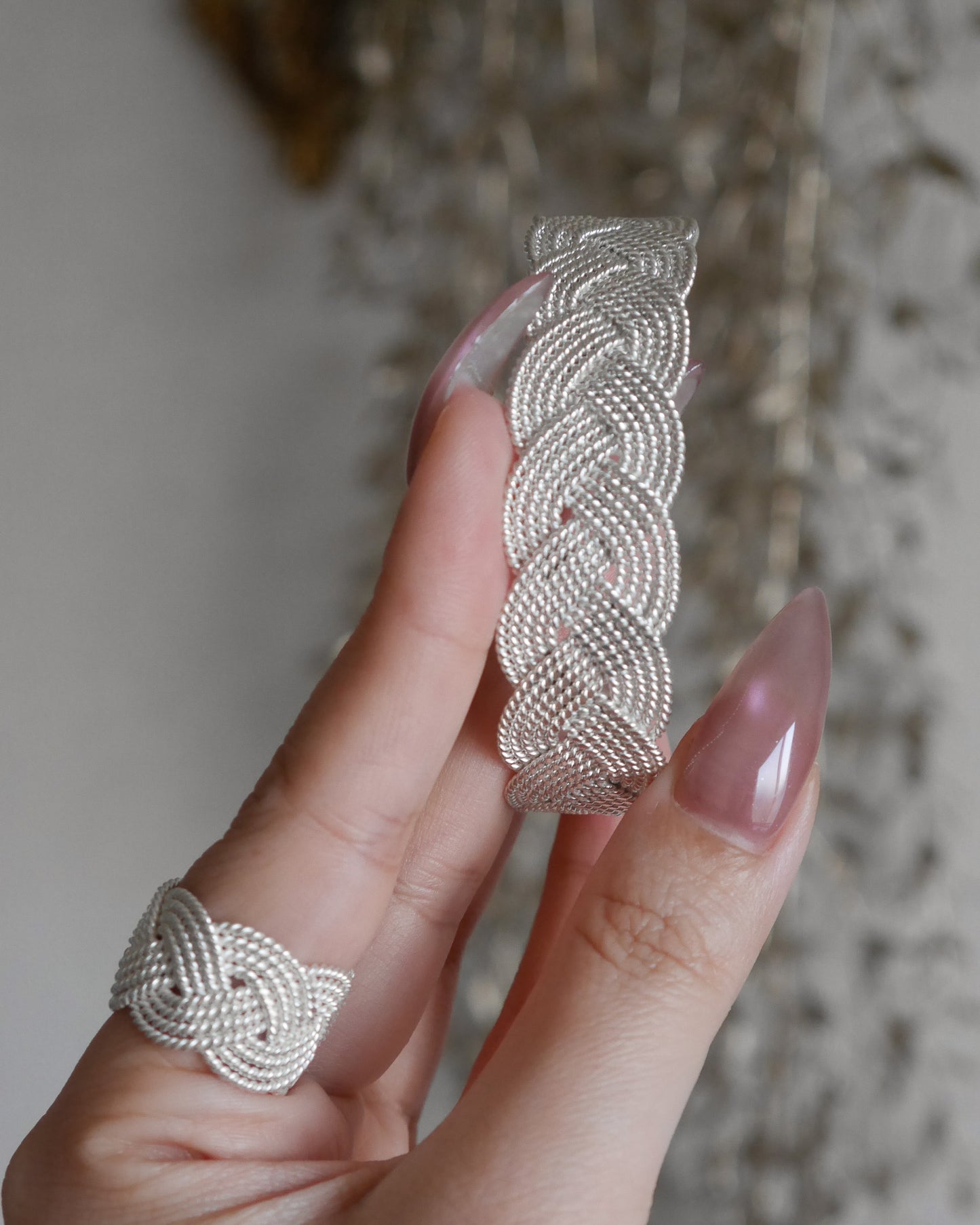 一点のみ KSBA8 カレンシルバー White 編上げバングル